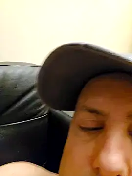 HeteroHotGuy1 online show from December 15, 2024, 6:29 am