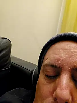 HeteroHotGuy1 online show from December 13, 2024, 2:10 am