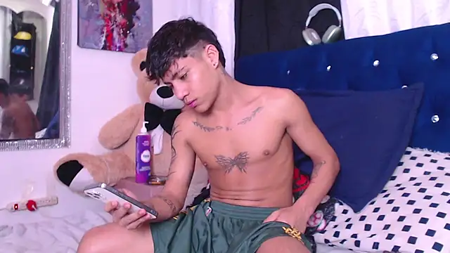 Snapshot of Sexys_Boys_Hot1 chatting on October 1, 2025, 5:12 am Sexys Boys Hot1 online show from October 1, 2025, 5:12 am