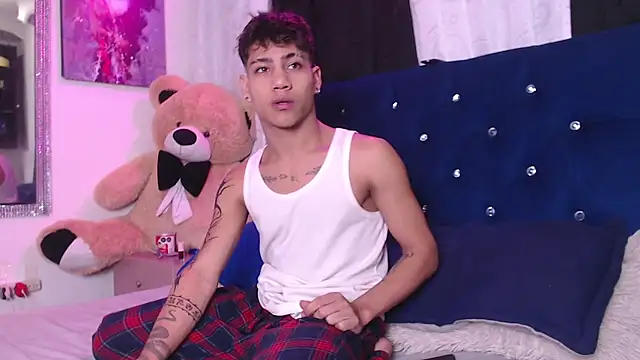 Snapshot of Sexys_Boys_Hot1 chatting on September 21, 2025, 1:22 am Sexys Boys Hot1 online show from September 21, 2025, 1:22 am