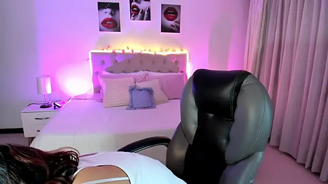 Snapshot of Kat_cute_ chatting on September 29, 2025, 12:50 am Kat cute online show from September 29, 2025, 12:50 am