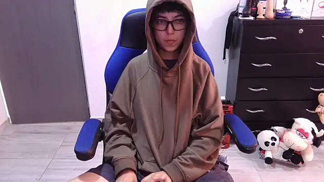 thomascooper7 online show from December 19, 2025, 6:54 pm