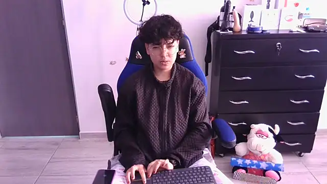 Snapshot of thomascooper7 chatting on March 19, 2025, 1:51 pm thomascooper7 online show from March 19, 2025, 1:51 pm