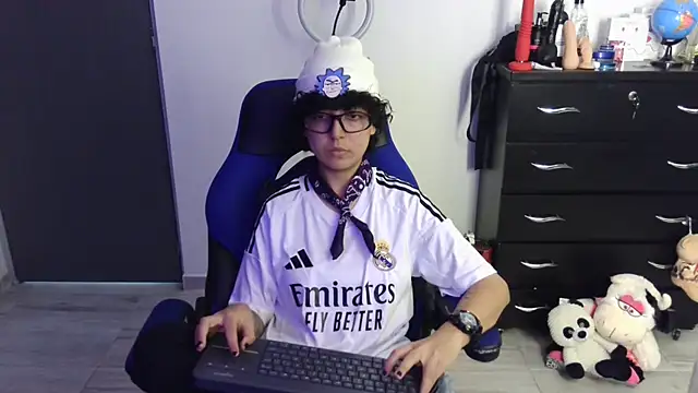 thomascooper7 online show from April 15, 2026, 7:58 pm