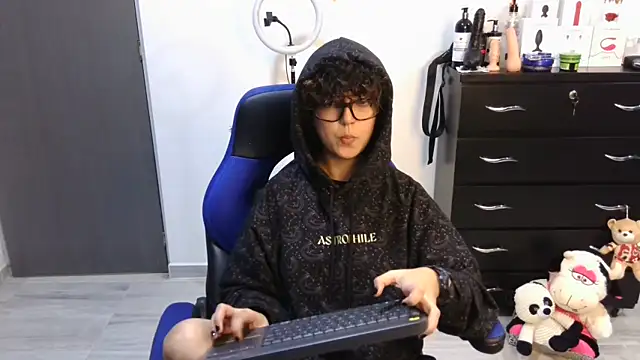 Snapshot of thomascooper7 chatting on September 20, 2025, 8:14 pm thomascooper7 online show from September 20, 2025, 8:14 pm