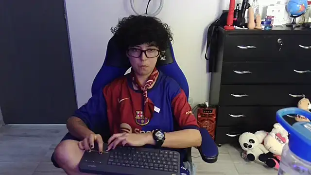 thomascooper7 online show from April 14, 2026, 7:19 pm