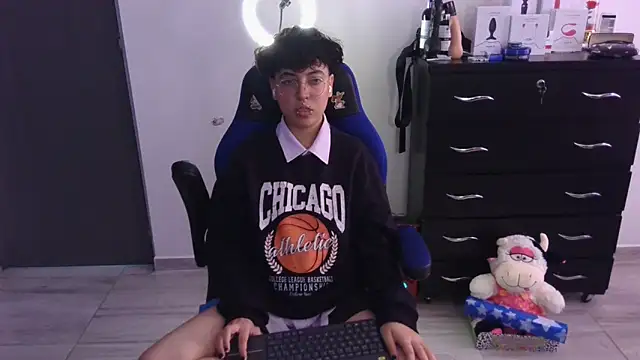 Snapshot of thomascooper7 chatting on March 6, 2025, 7:54 pm thomascooper7 online show from March 6, 2025, 7:54 pm