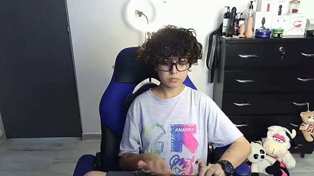 Snapshot of thomascooper7 chatting on September 23, 2025, 8:16 pm thomascooper7 online show from September 23, 2025, 8:16 pm