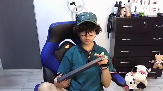 Snapshot of thomascooper7 chatting on September 13, 2025, 9:59 pm thomascooper7 online show from September 13, 2025, 9:59 pm