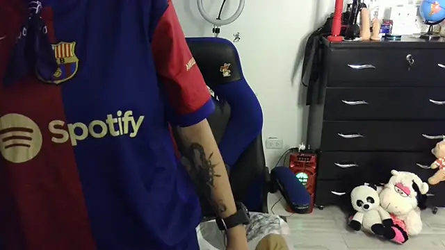 thomascooper7 online show from April 22, 2026, 7:20 pm