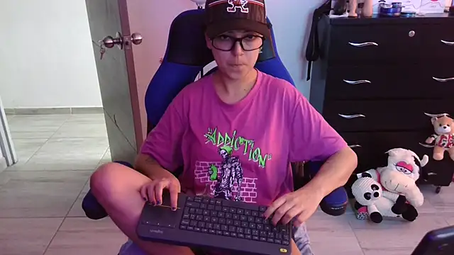 thomascooper7 online show from December 15, 2025, 6:25 pm