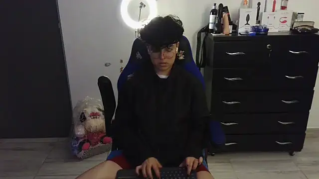 Snapshot of thomascooper7 chatting on February 27, 2025, 12:36 am thomascooper7 online show from February 27, 2025, 12:36 am