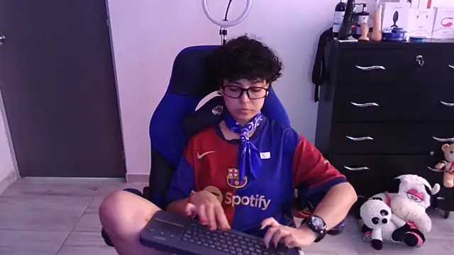 thomascooper7 online show from February 12, 2026, 6:51 pm