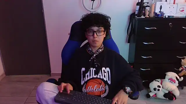 thomascooper7 online show from February 8, 2026, 7:22 pm