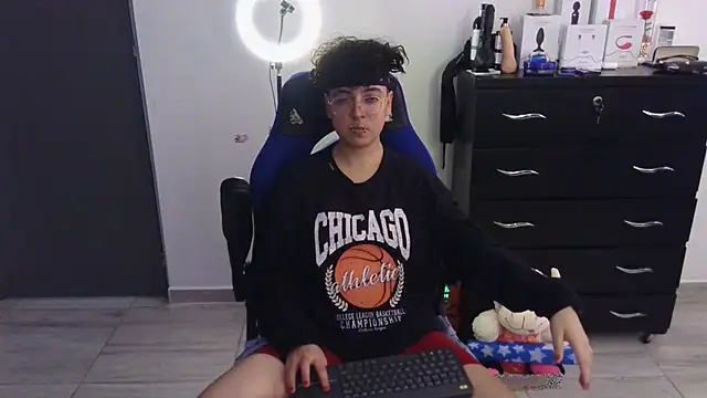 Snapshot of thomascooper7 chatting on March 12, 2025, 9:45 pm thomascooper7 online show from March 12, 2025, 9:45 pm