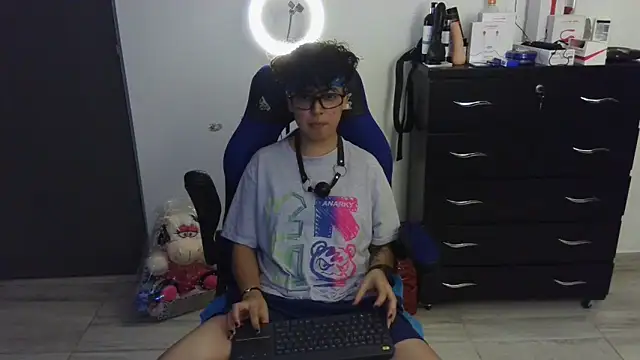 Snapshot of thomascooper7 chatting on February 25, 2025, 12:36 am thomascooper7 online show from February 25, 2025, 12:36 am