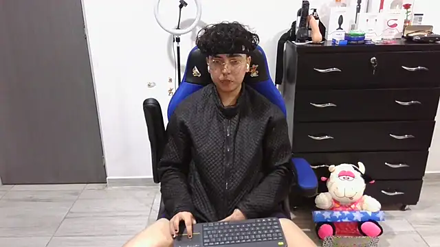 Snapshot of thomascooper7 chatting on March 10, 2025, 1:56 am thomascooper7 online show from March 10, 2025, 1:56 am