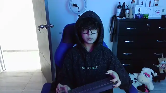 Snapshot of thomascooper7 chatting on September 29, 2025, 5:18 pm thomascooper7 online show from September 29, 2025, 5:18 pm