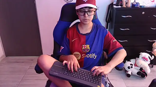 thomascooper7 online show from December 2, 2025, 6:42 pm