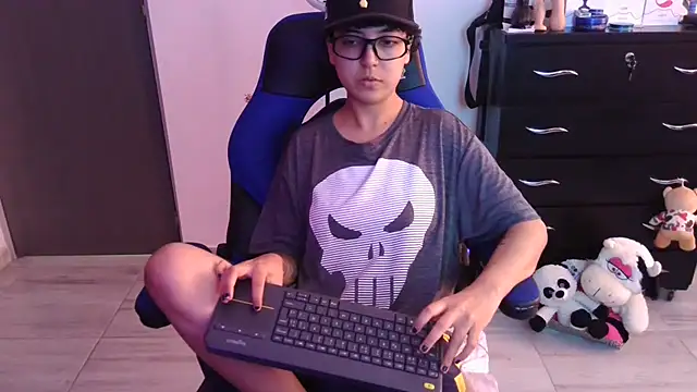 thomascooper7 online show from December 18, 2025, 7:07 pm