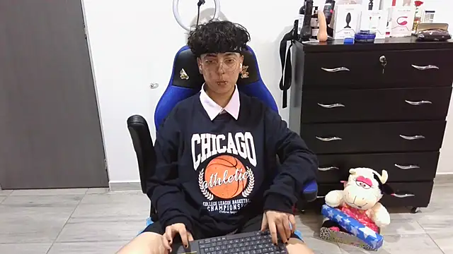 Snapshot of thomascooper7 chatting on March 7, 2025, 2:57 am thomascooper7 online show from March 7, 2025, 2:57 am