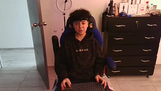 Snapshot of thomascooper7 chatting on March 15, 2025, 8:21 pm thomascooper7 online show from March 15, 2025, 8:21 pm