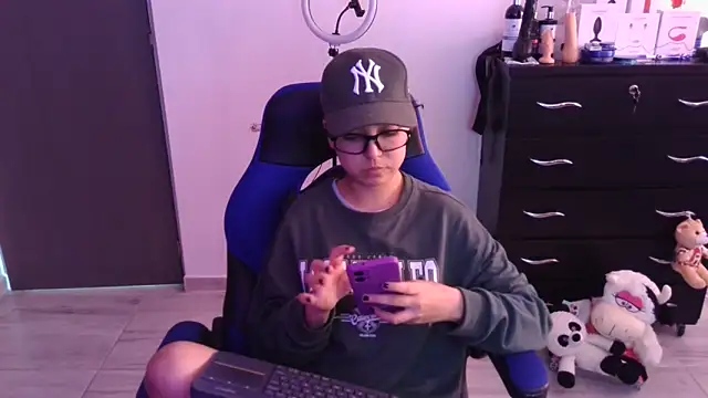 thomascooper7 online show from November 16, 2025, 7:07 pm