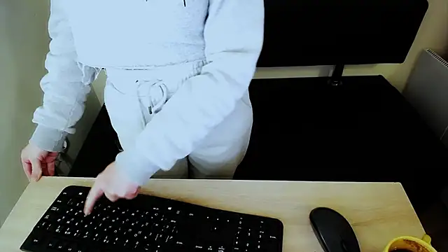 Snapshot of LaimaV_ chatting on October 27, 2025, 8:59 am LaimaV  online show from October 27, 2025, 8:59 am