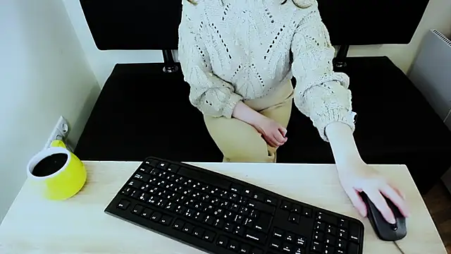 Snapshot of LaimaV_ chatting on October 28, 2025, 8:57 am LaimaV  online show from October 28, 2025, 8:57 am