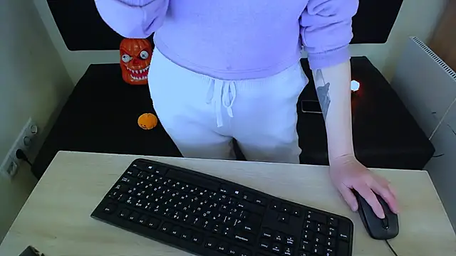 Snapshot of LaimaV_ chatting on October 31, 2025, 10:01 am LaimaV  online show from October 31, 2025, 10:01 am