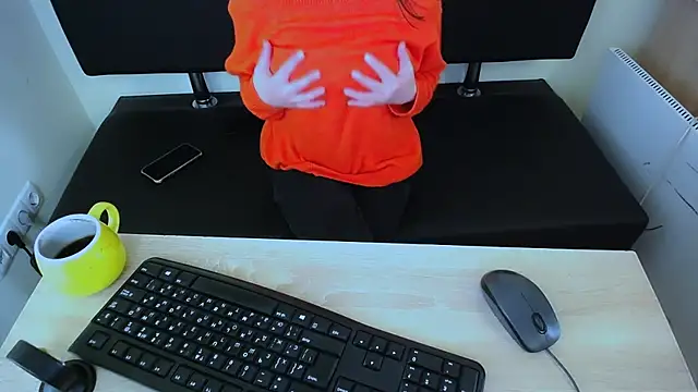 Snapshot of LaimaV_ chatting on November 1, 2025, 7:46 am LaimaV  online show from November 1, 2025, 7:46 am