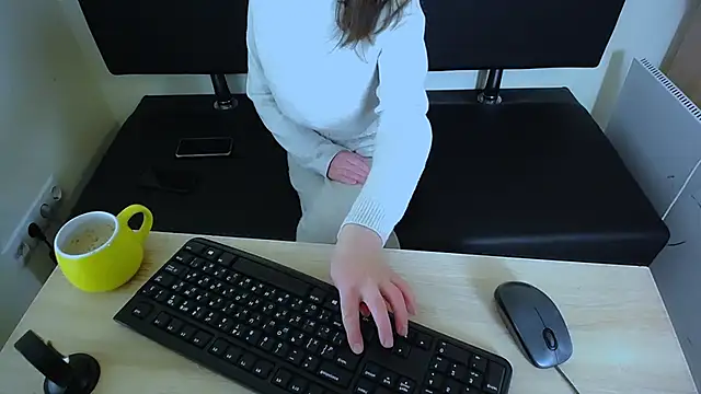 Snapshot of LaimaV_ chatting on November 2, 2025, 10:42 am LaimaV  online show from November 2, 2025, 10:42 am