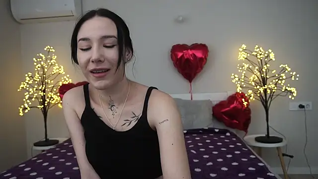 NikkiGoldSide online show from March 3, 2025, 1:45 pm
