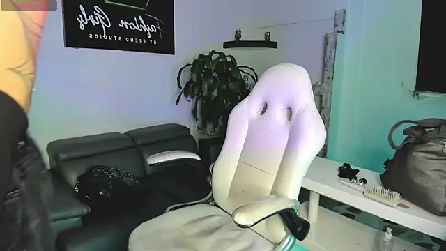 melodybonss  online show from November 2, 2025, 11:10 pm