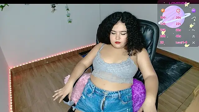 Dulce Julietha online show from December 5, 2024, 10:17 pm