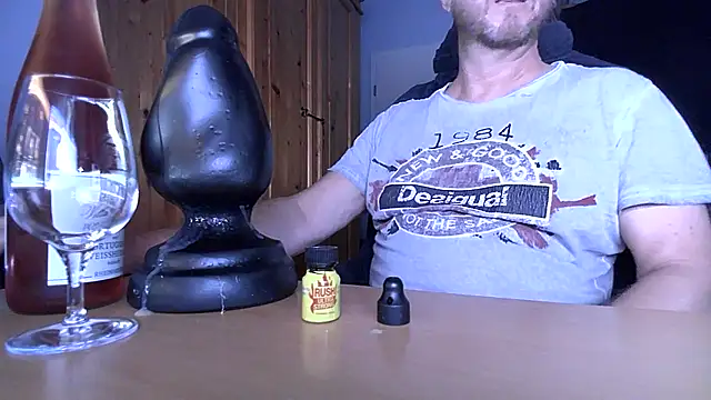 Snapshot of Tom_PP_cgn chatting on September 18, 2025, 9:40 pm Tom PP cgn online show from September 18, 2025, 9:40 pm