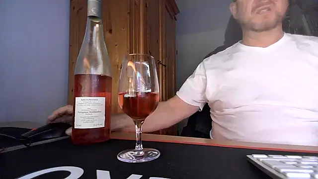 Snapshot of Tom_PP_cgn chatting on October 28, 2025, 10:31 pm Tom PP cgn online show from October 28, 2025, 10:31 pm