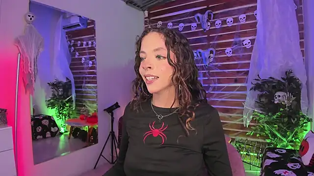 Sapphire Venuss online show from October 19, 2025, 2:25 am