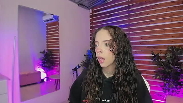 Sapphire Venuss online show from February 26, 2026, 1:49 am