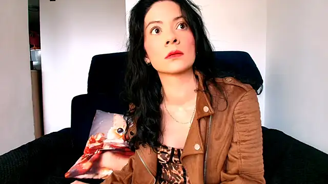 miabeautyxx online show from May 5, 2026, 2:20 pm