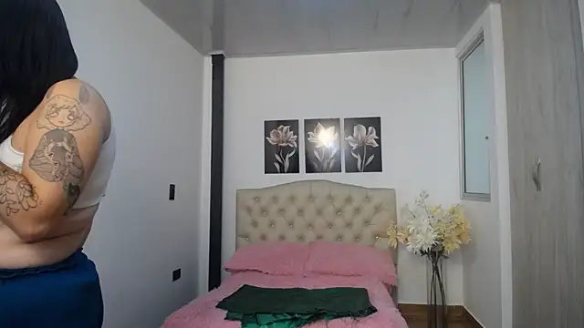 lily f00x online show from March 25, 2026, 12:37 pm