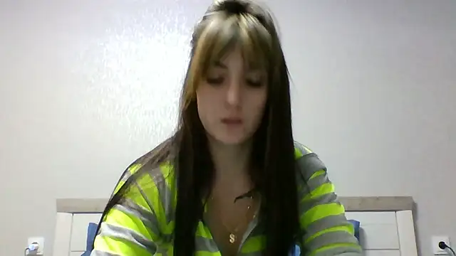 Moniic Moon online show from February 10, 2025, 4:36 pm