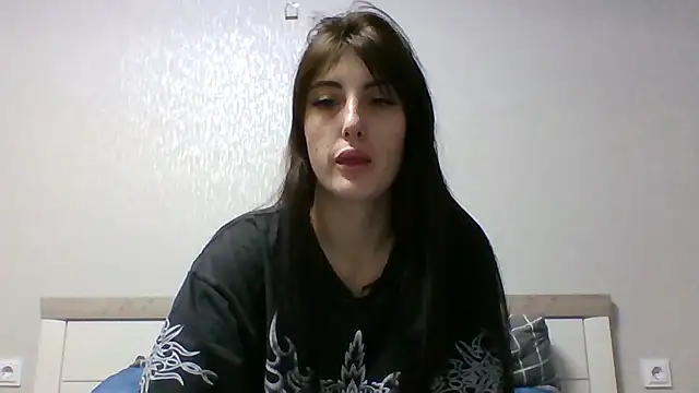 Moniic Moon online show from March 16, 2025, 4:12 pm