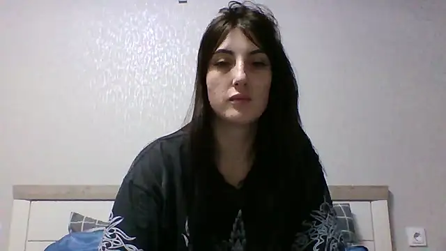 Moniic Moon online show from March 17, 2025, 4:01 pm