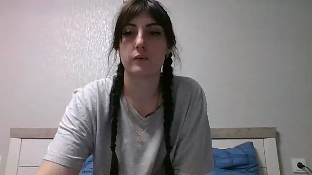 Moniic Moon online show from December 6, 2024, 4:33 pm