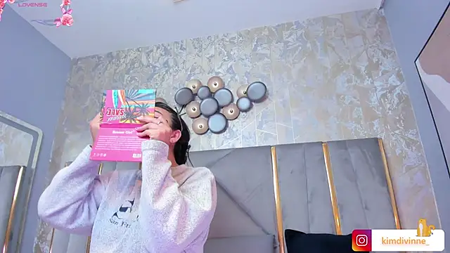 KimDevinne online show from February 19, 2025, 2:23 am