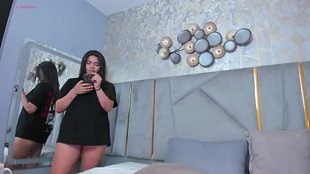 KimDevinne online show from September 12, 2025, 2:44 am