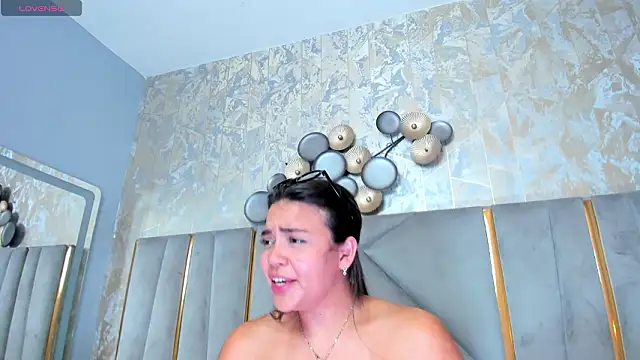 KimDevinne online show from February 8, 2026, 3:15 am