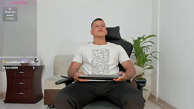 Snapshot of Alex_towers chatting on October 12, 2025, 11:39 pm Alex towers online show from October 12, 2025, 11:39 pm