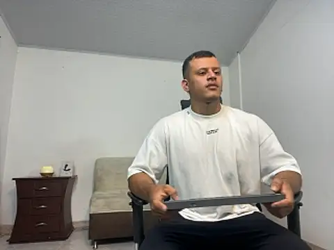 Snapshot of Alex_towers chatting on October 21, 2025, 7:35 pm Alex towers online show from October 21, 2025, 7:35 pm